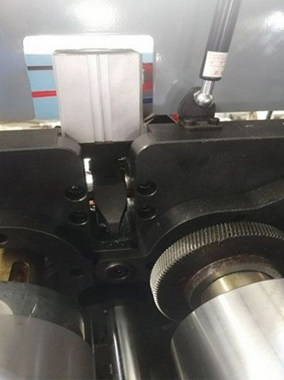 Plate cylinder with side bearer